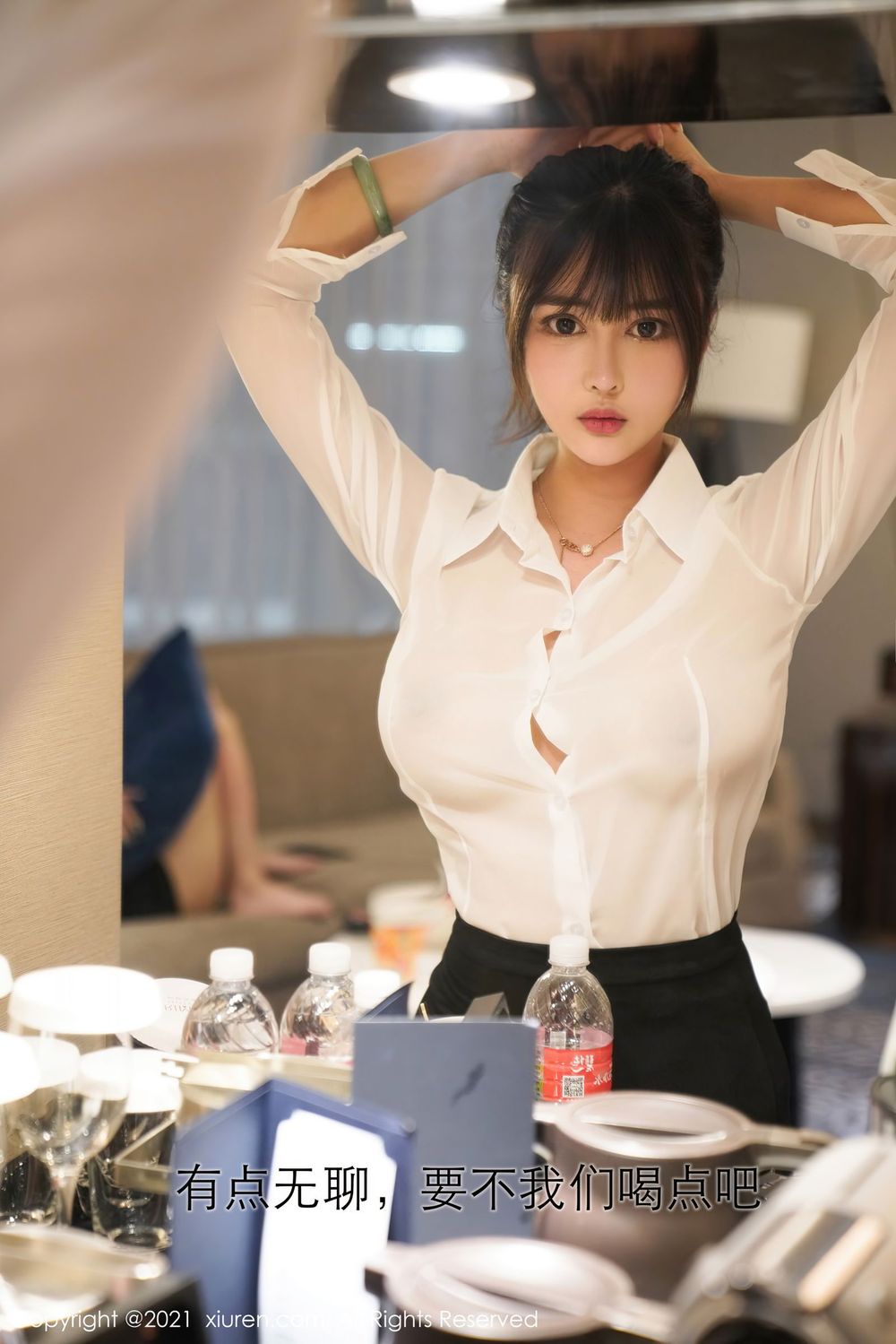 [XiuRen秀人网] 新人模特萌奈子 – 白衬衫酒店红酒美人系列性感写真 No.3164