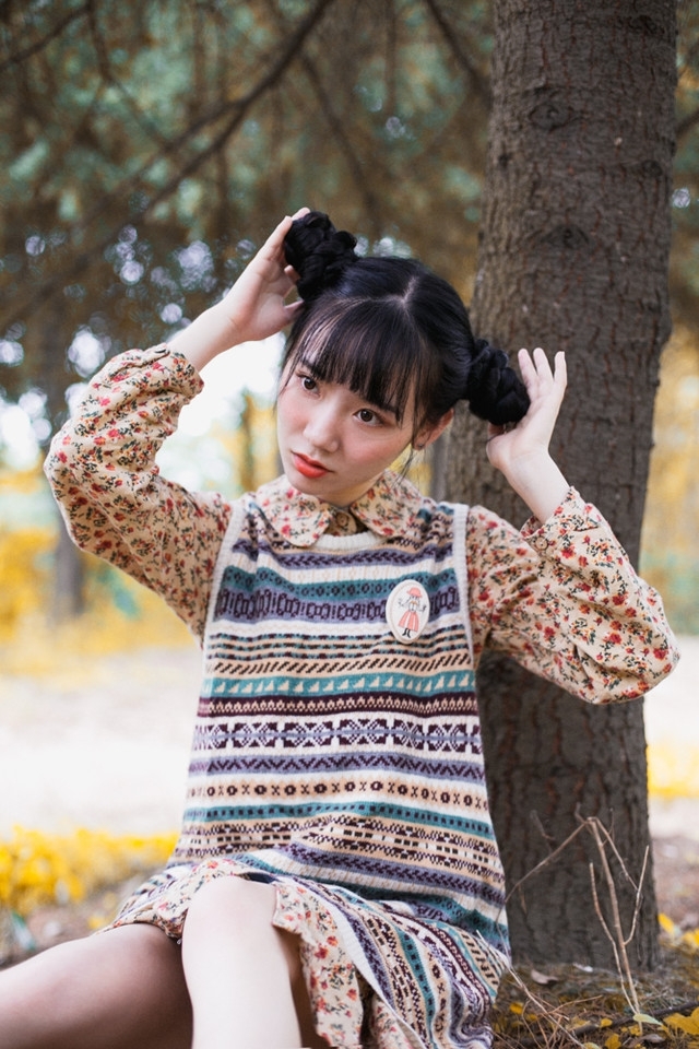 俏皮可爱哪吒头萌妹子户外写真