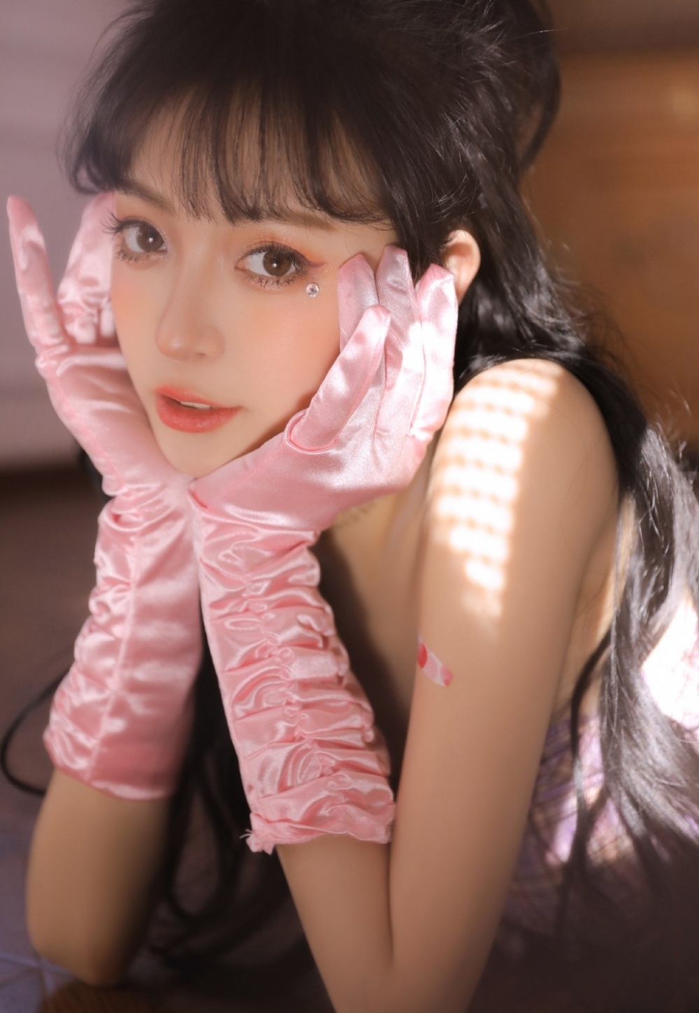 漂亮美眉小蛮腰大长腿私房写真