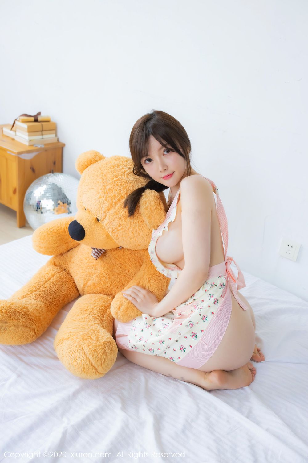 [XiuRen秀人网] 美女模特糯美子Mini – 性感厨娘+奶油主题大尺度写真 No.2150