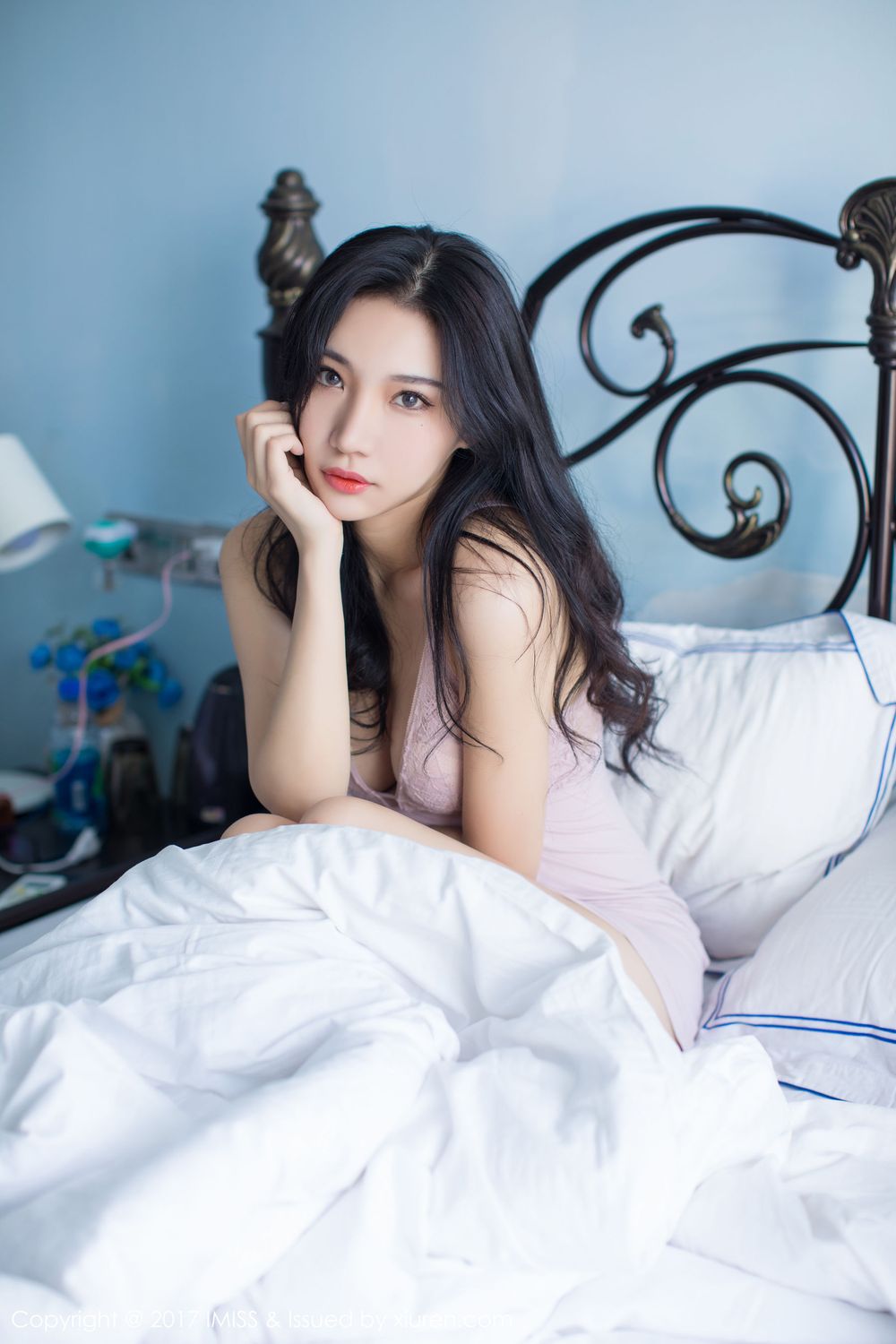 [IMiss爱蜜社] 美女模特小狐狸Sica – 粉红小吊带高耸玉兔私房写真 VOL.197