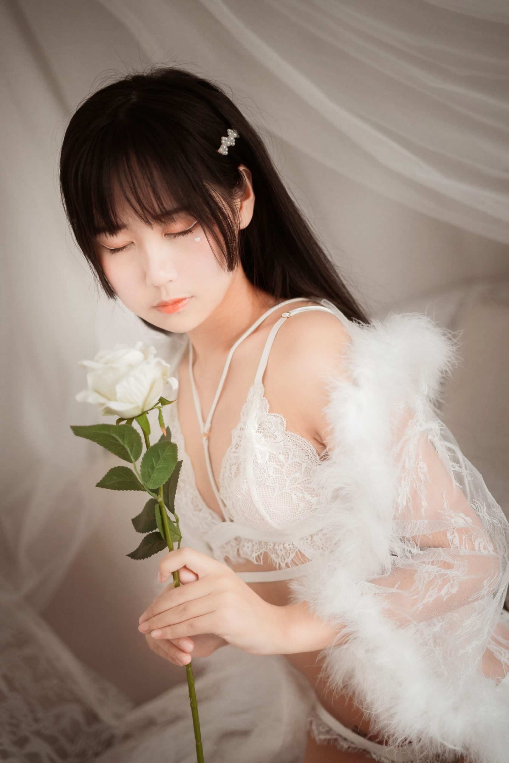 COS美少女萌芽儿o0 《毛绒内衣》