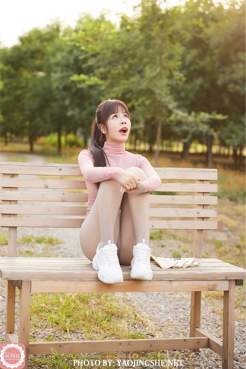 [YJS妖精社] 《妲己-公园小妖精》T2028 性感连体袜写真