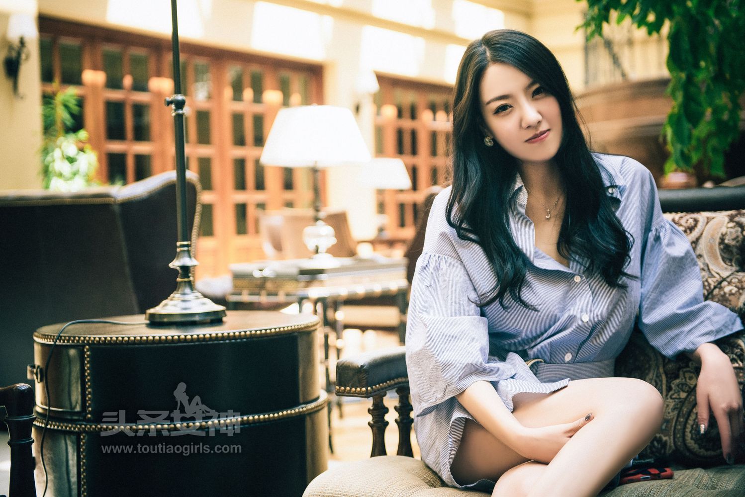 [Toutiao头条女神] 美女模特大丹丹 – 修长美腿爱在深秋优雅写真集