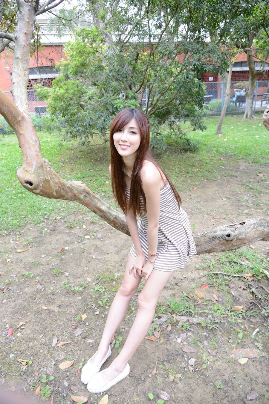 台湾美女模特廖挺伶/Kila晶晶 – 齐B超短裙系列性感外拍