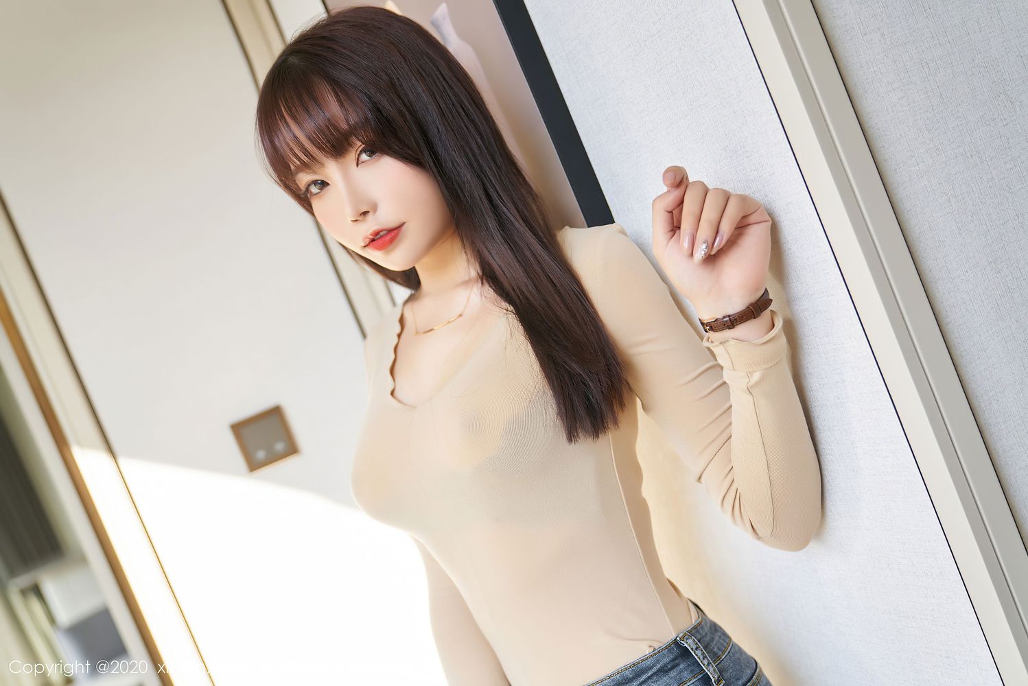 [XIUREN秀人网] 性感女神芝芝Booty – 吊袜美腿与圆润翘臀私房写真 No.2886