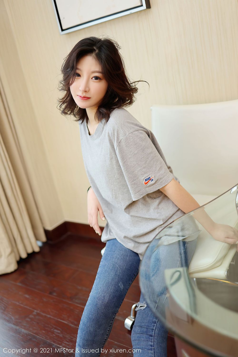 [MFStar模范学院] 新人模特人间荒糖 – 牛仔裤居家女友主题性感写真 Vol.474