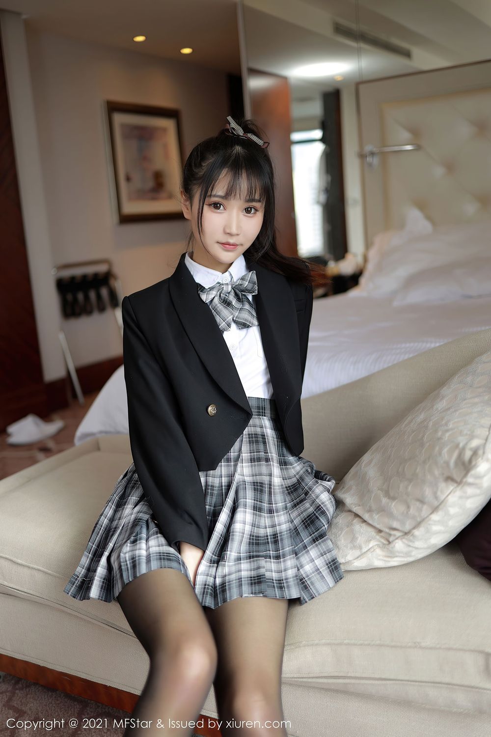 [MFStar模范学院] 新人模特小果冻儿 – 格子JK制服系列俏皮写真 VOL.439