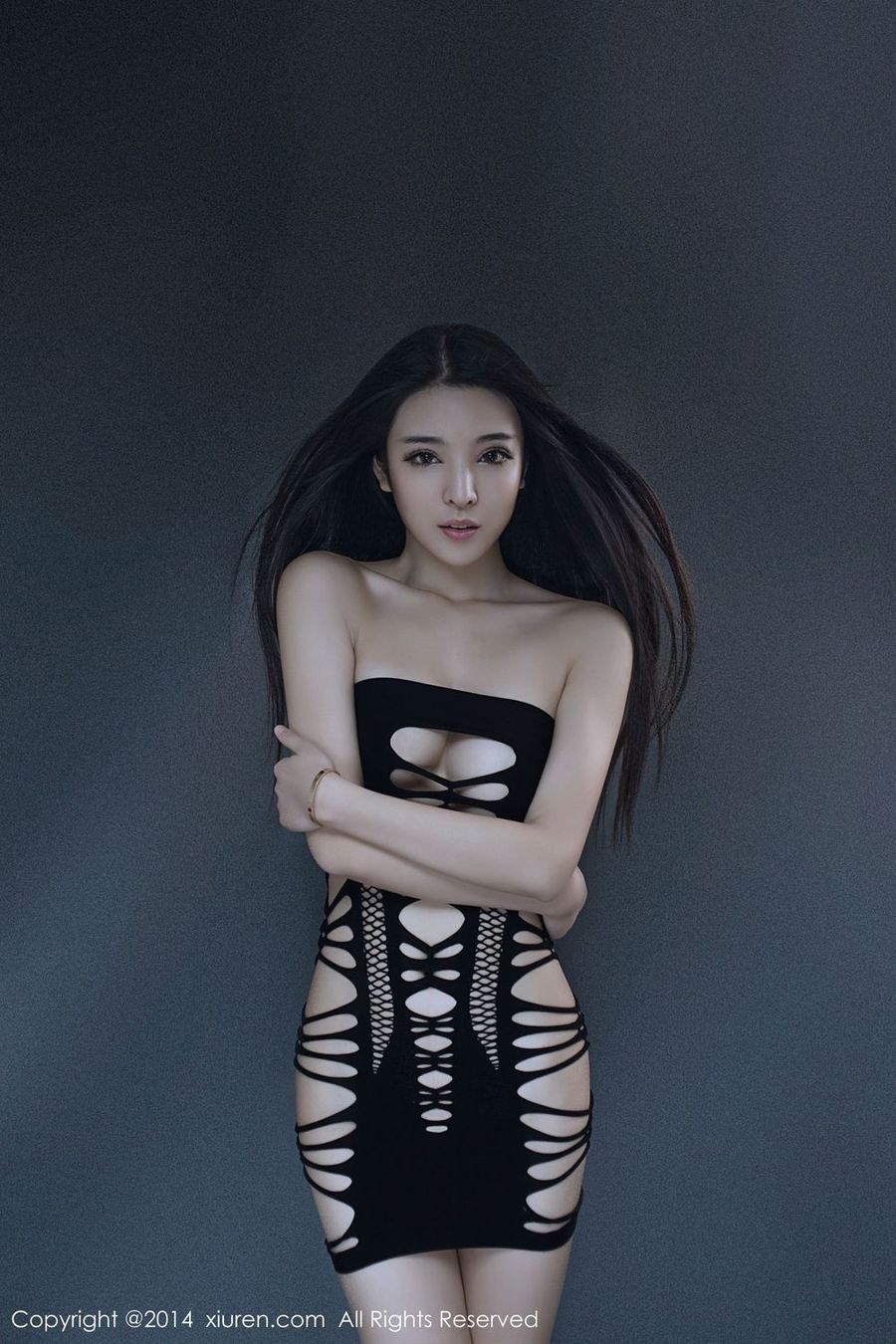 [XiuRen秀人网] 美女模特陈大榕 – 抹胸洞洞裙+女仆装系列写真 No.256