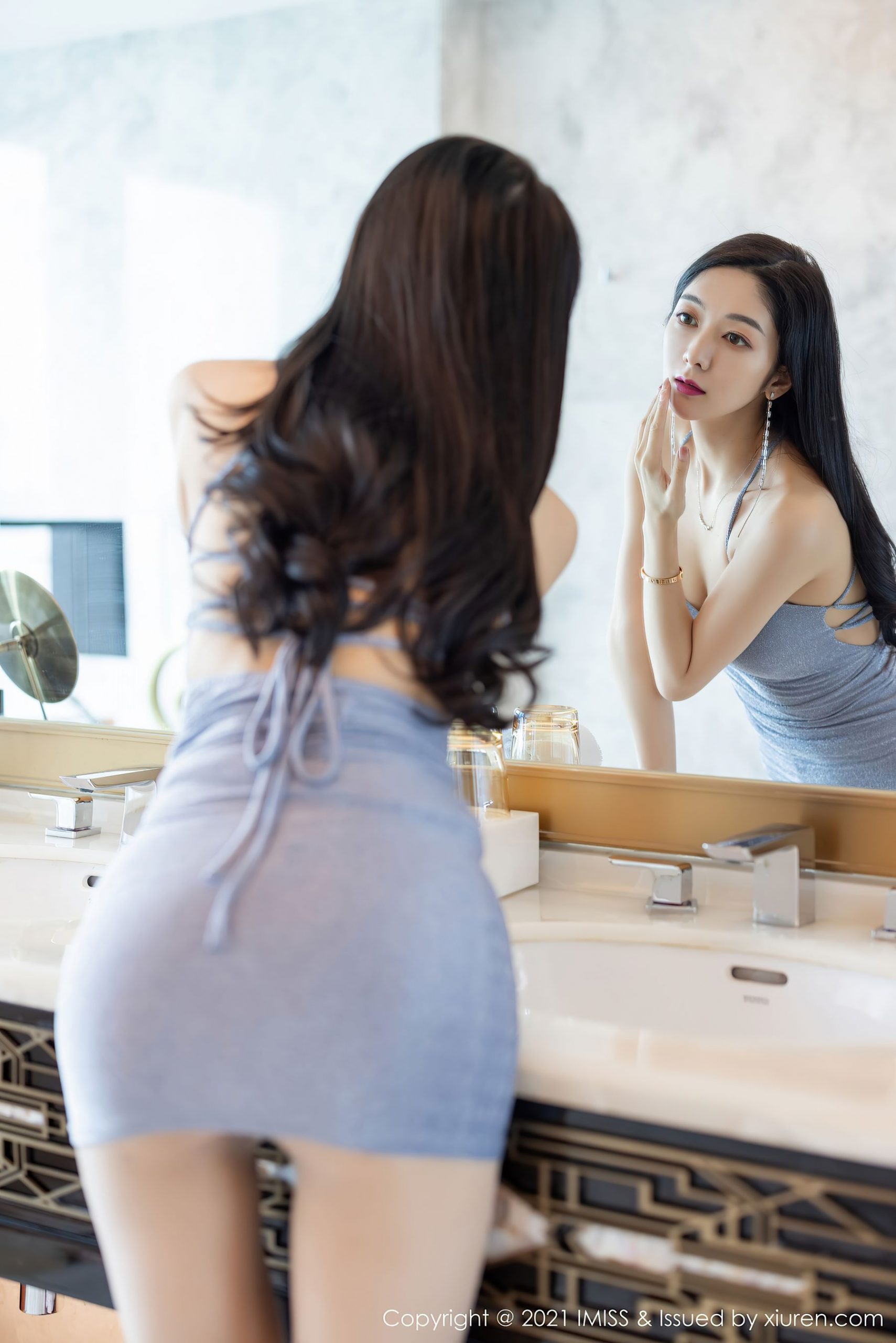 [爱蜜社IMiss] Vol.563 Angela小热巴 – 浪漫典雅的吊裙与朦胧丝袜