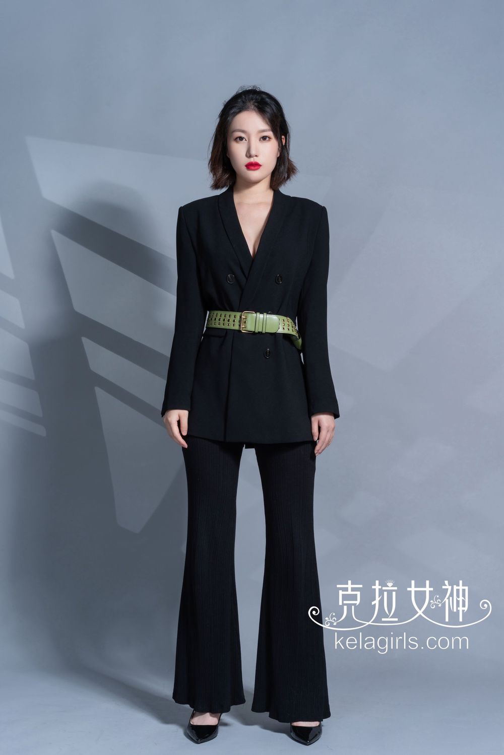 [Kelagirls克拉女神] 美女模特宋黛 – 烈焰红唇烟里风情主题性感写真