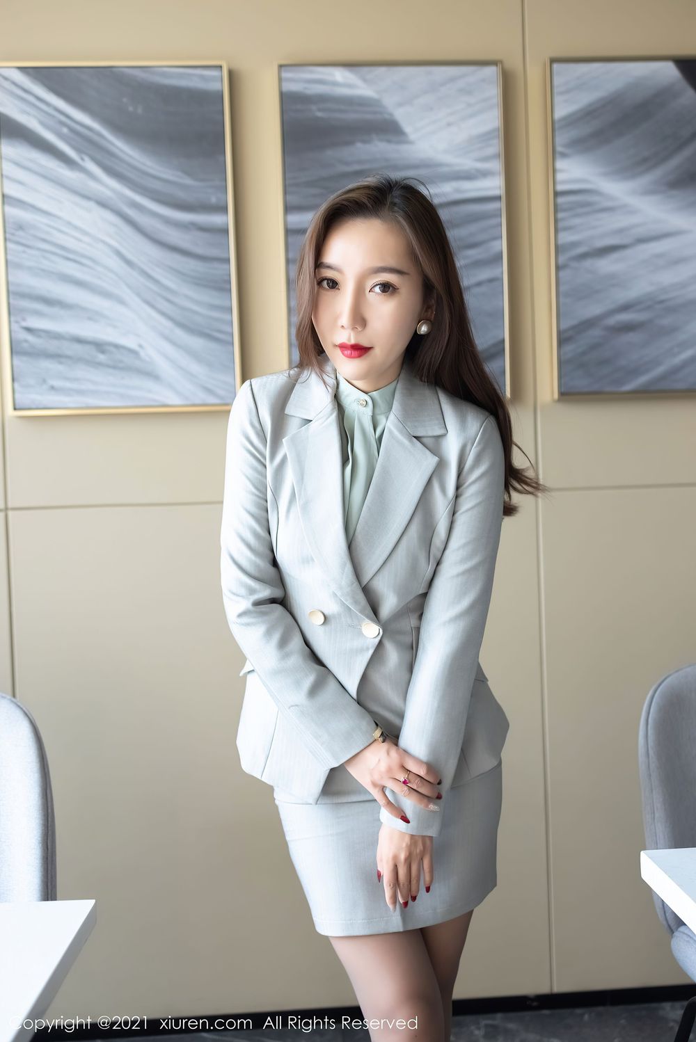 [XIUREN秀人网] 美女模特艾静香 – 丝袜美腿职场OL系列写真 No.2964