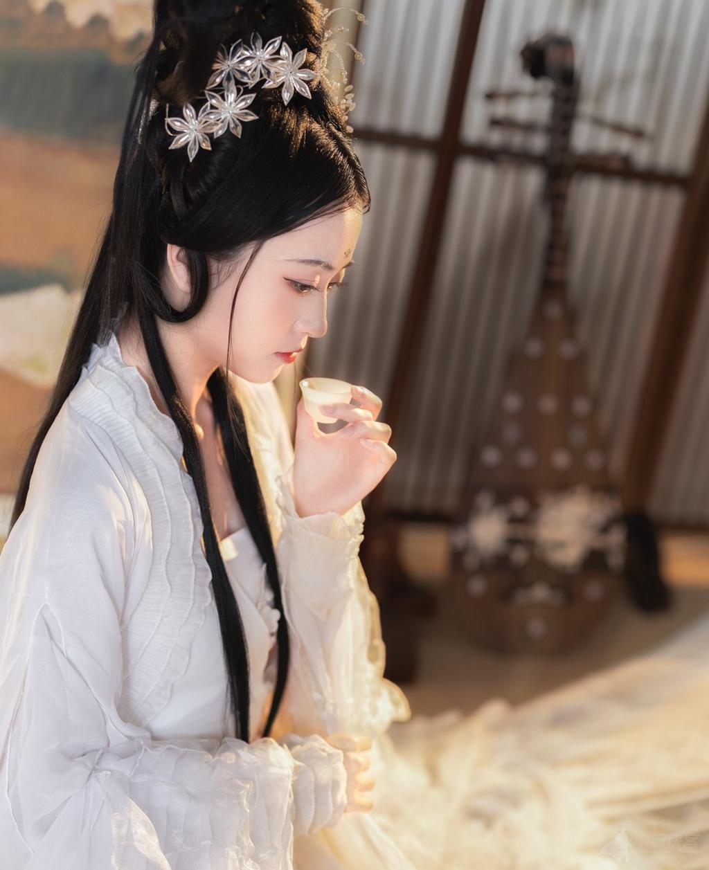 白衣美女仙气飘飘美若天仙图片