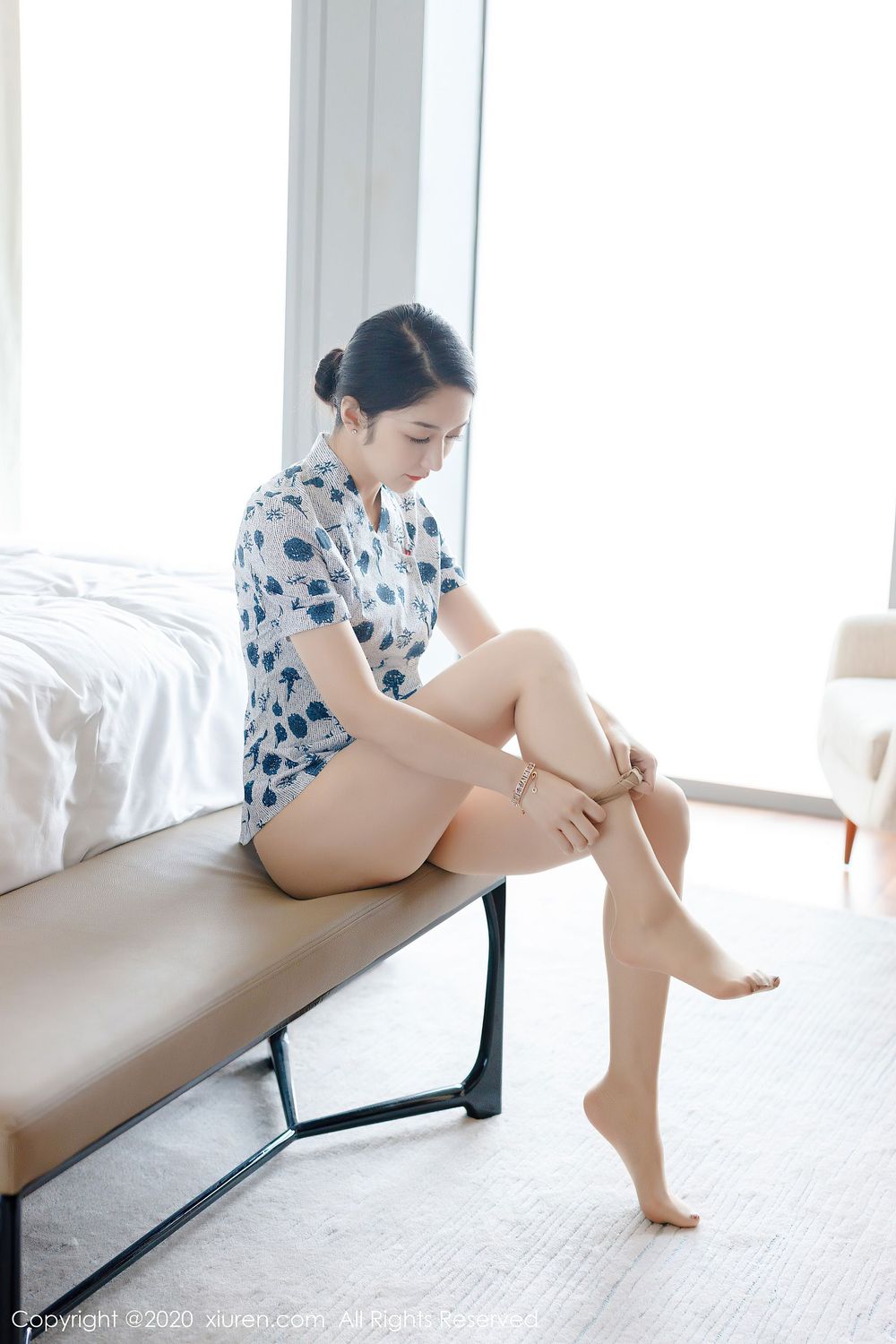 [XIUREN秀人网] 性感女神Angela小热巴 – 空乘制服绝美系列写真 No.2305