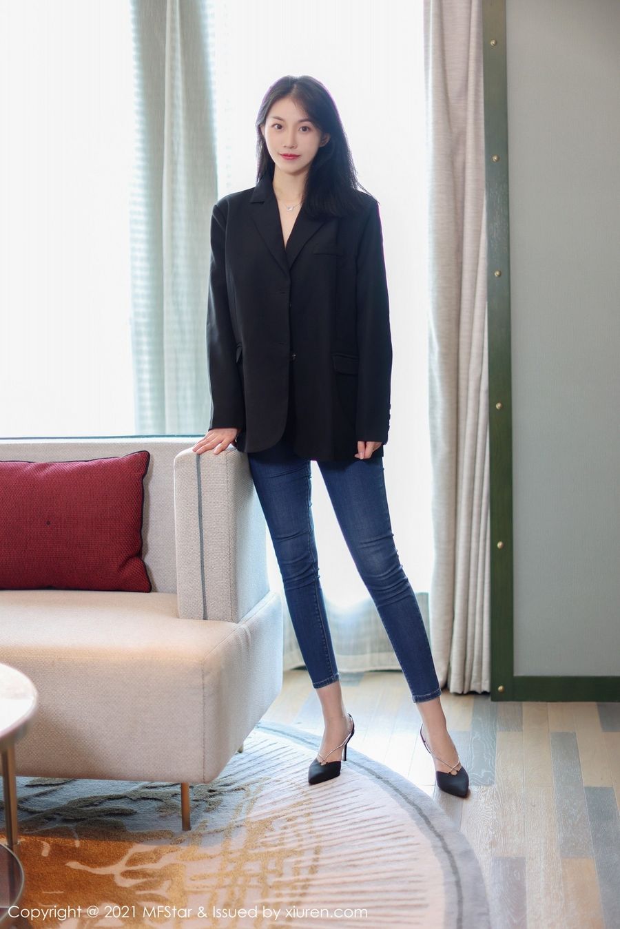 [MFStar模范学院] 新人模特一颗甜蛋黄a – 大气西装+牛仔裤系列性感写真 VOL.530