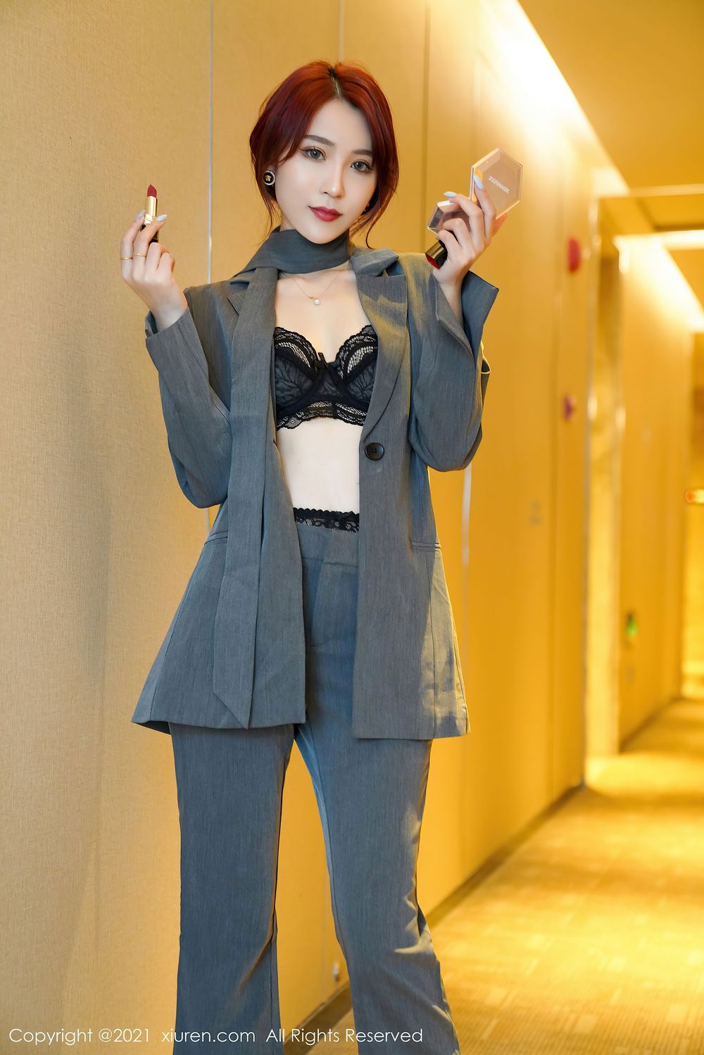 [XIUREN秀人网] 美女模特周慕汐baby – 职场职业OL制服系列性感写真 No.3368