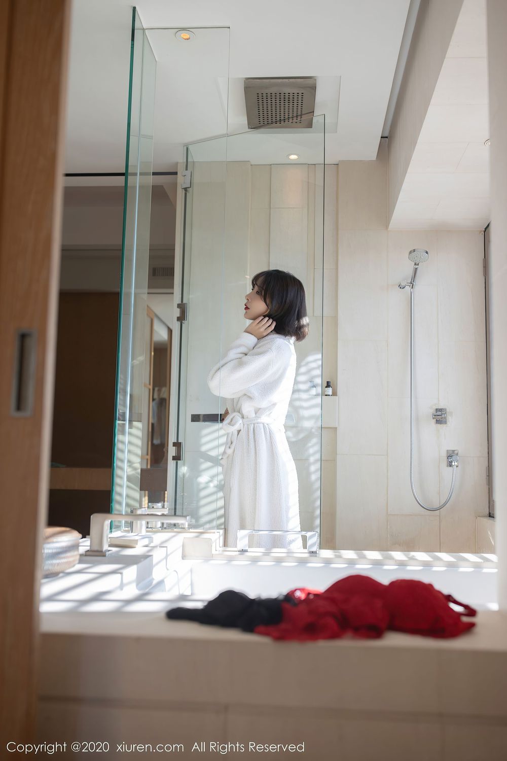 [XIUREN秀人网] 美女模特陈小喵 – 合租室友丝袜主题性感写真 No.2876