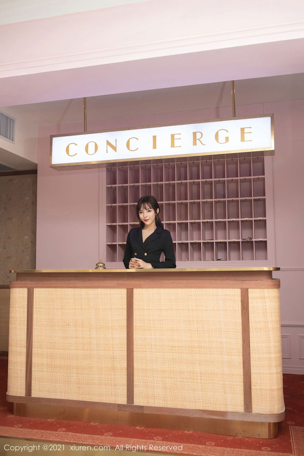 [XIUREN秀人网] 美女模特陈小喵 – 酒店行李员系列千娇百媚写真 No.3002