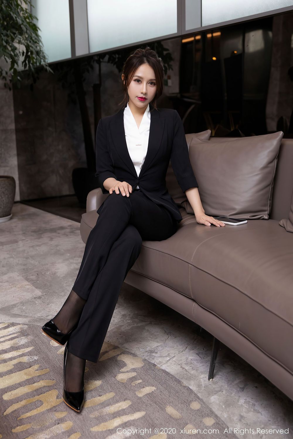 [XiuRen秀人网] 美女模特徐安安 – 酒店私人管家职场OL系列写真 No.2580