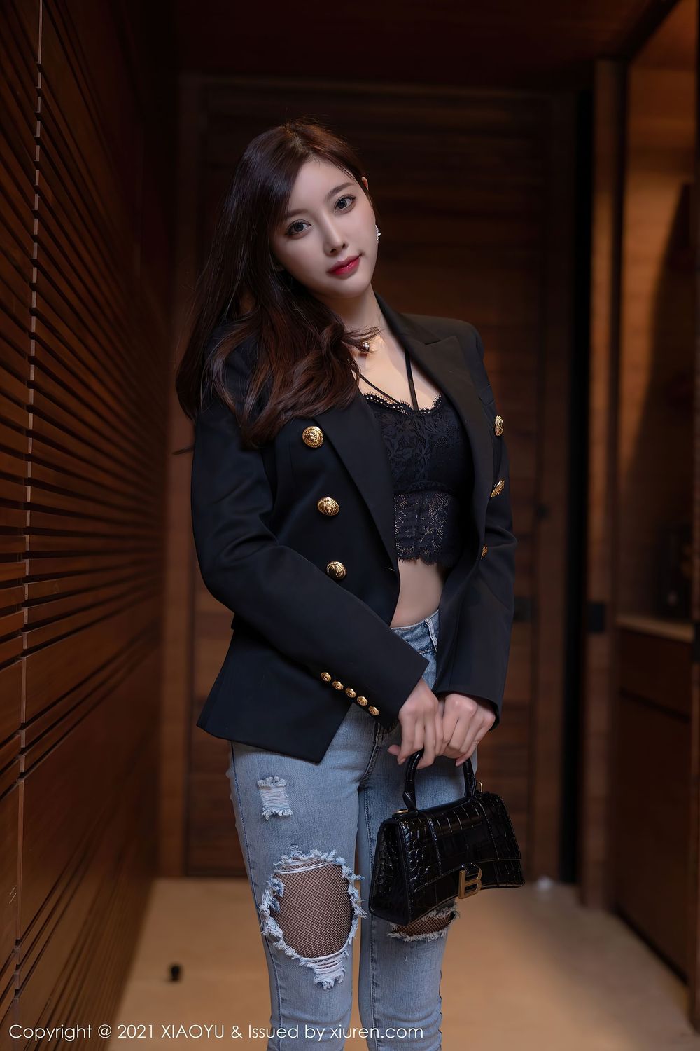 [XIAOYU语画界] 性感女神杨晨晨Yome – 牛仔裤与飒爽西装青岛旅拍 Vol.533