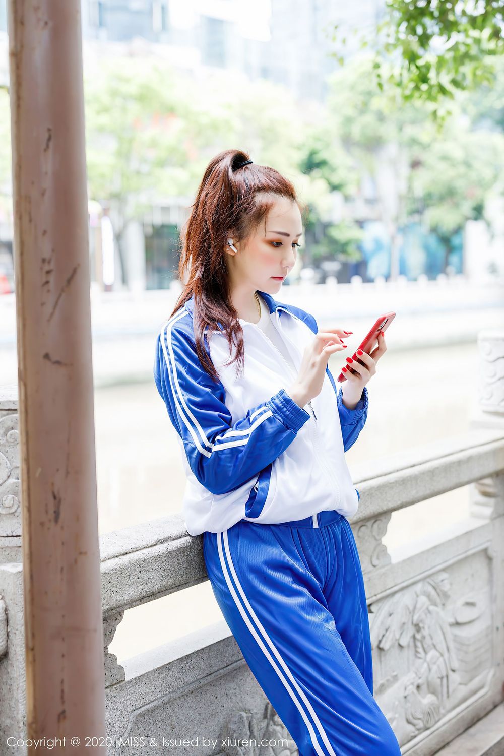 [IMiss爱蜜社] 美女模特Evon陈赞之 – 校服淋雨私房系列性感写真 Vol.496