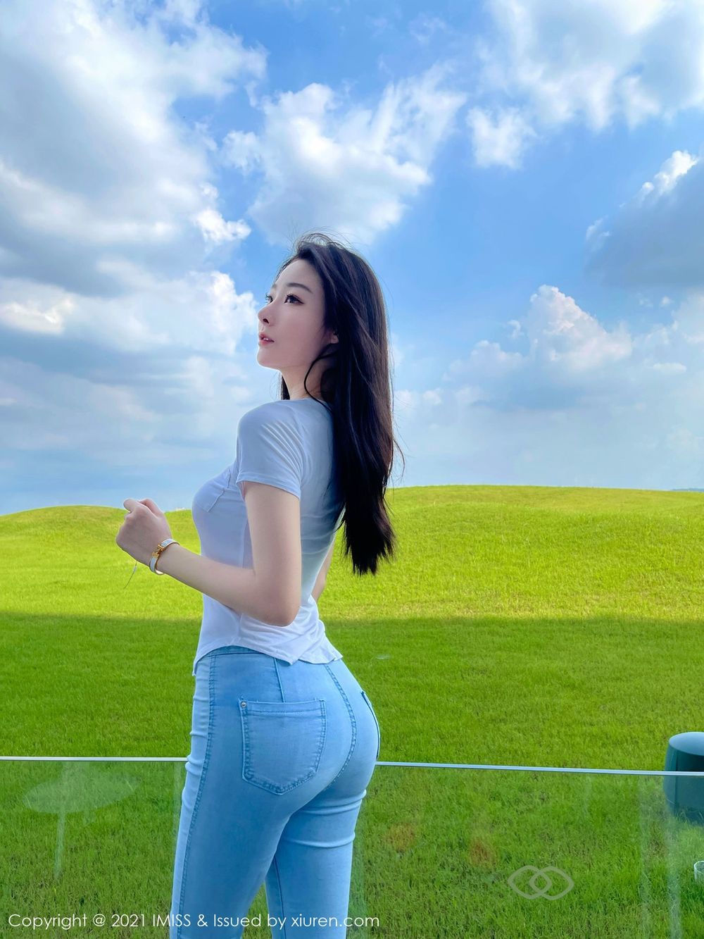 [IMISS爱蜜社] 新人模特逗逗doudou – 牛仔裤+清纯服饰性感写真 Vol.624