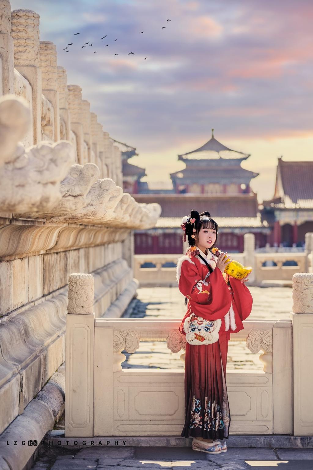 汉服少女红妆素裹明媚娇俏图片