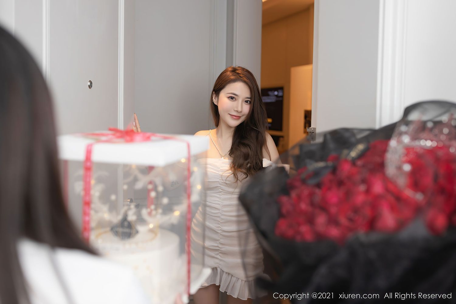 [XIUREN秀人网] 美女模特鱼子酱Fish – 生日剧情主题系列成都旅拍 No.3447