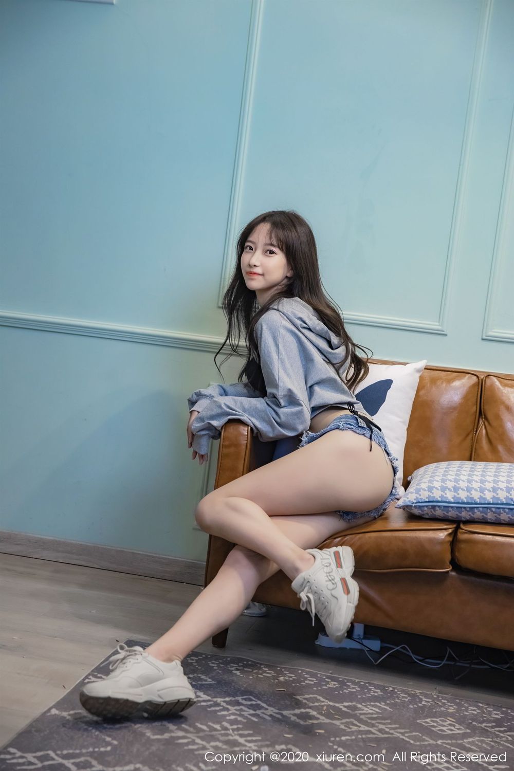 [XiuRen秀人网] 模特bunny七七 – 牛仔热裤+居家女友私房系列写真 No.2203