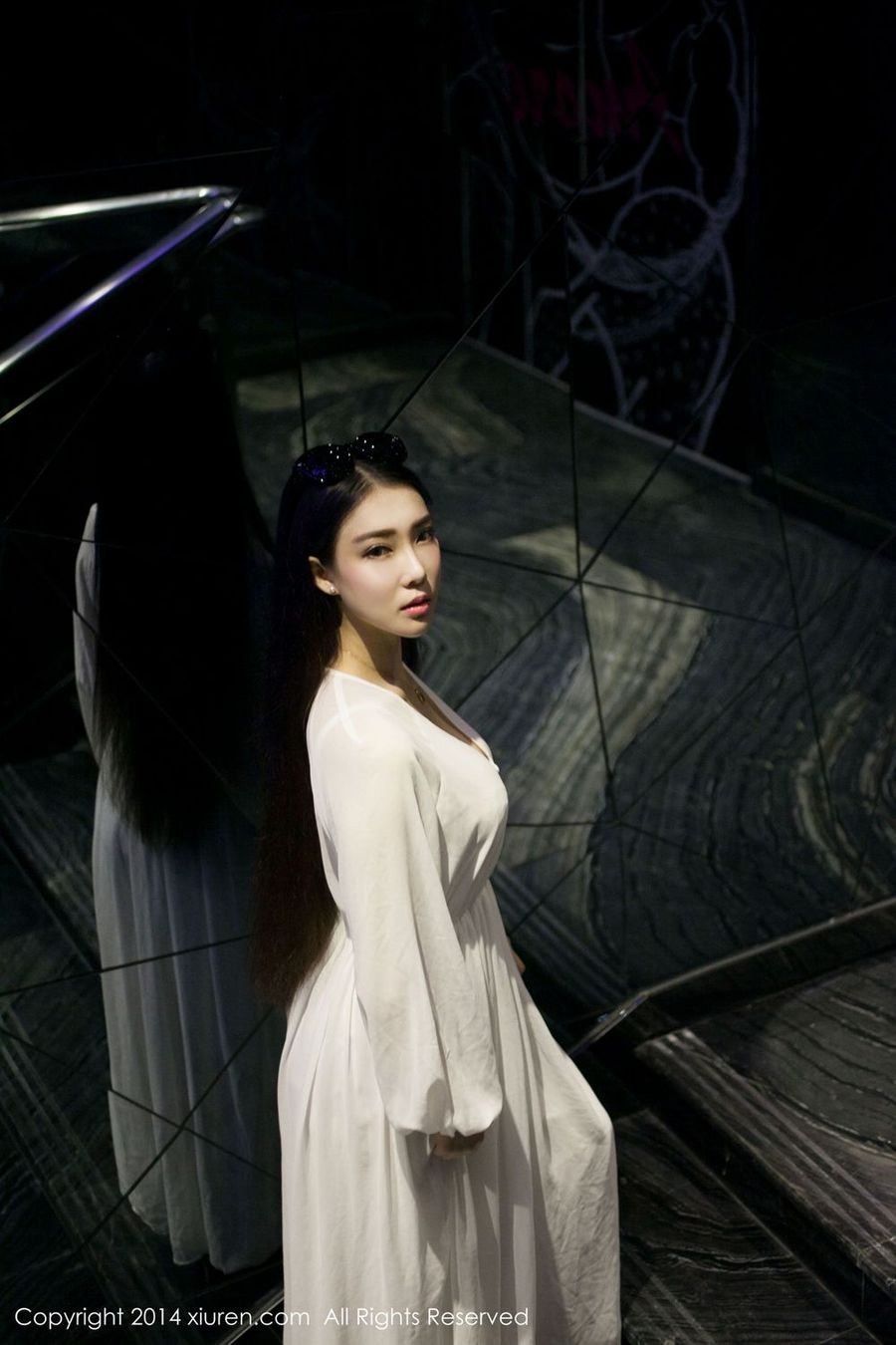 [XiuRen秀人网] 特级女神梦娜Vanessa – 一袭白衣款款而来性感写真 No.131