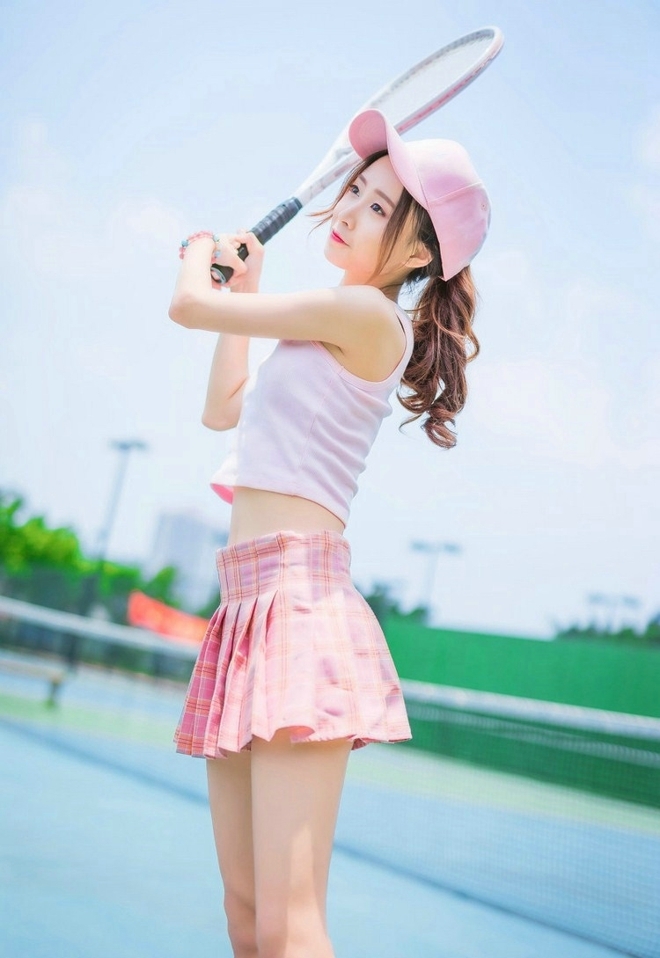 元气少女露脐装超短裙户外写真