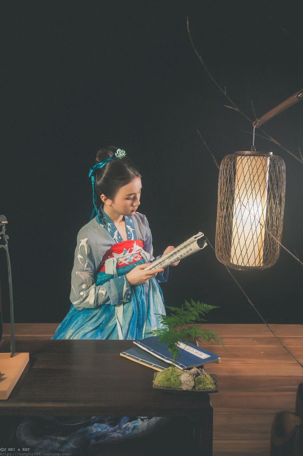 汉服少女娇小玲珑唯美古风摄影