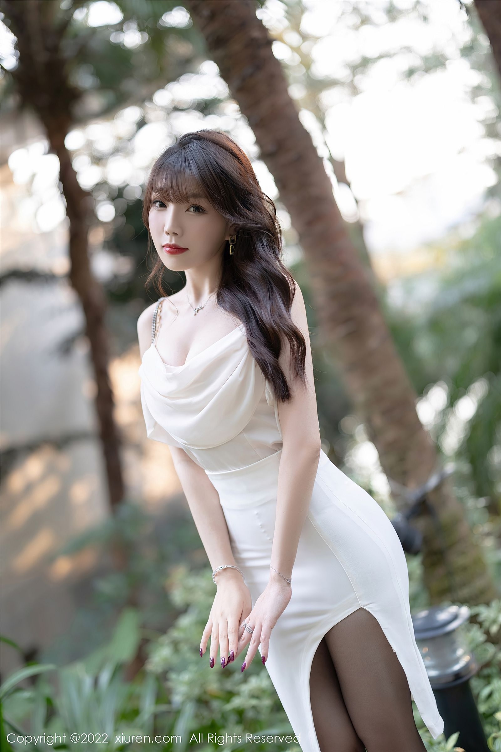 芝芝Booty制服秘书小姐姐（白色黑丝制服御姐照）