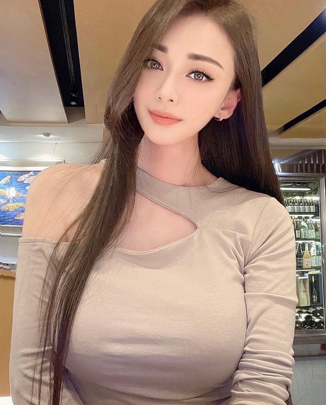 Instagram台日混血正妹“Queena”，精緻穿搭下还有性感好曲线